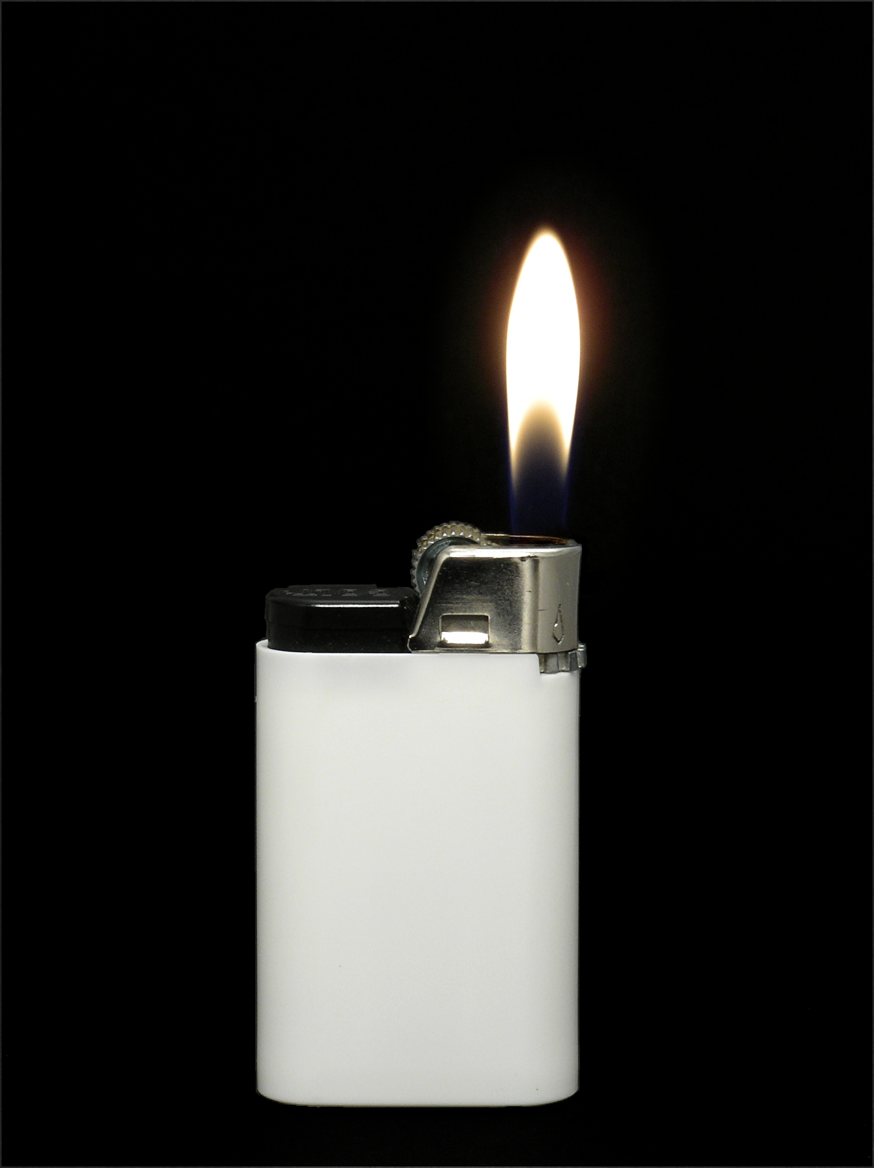 white_lighter_with_flame1.jpg
